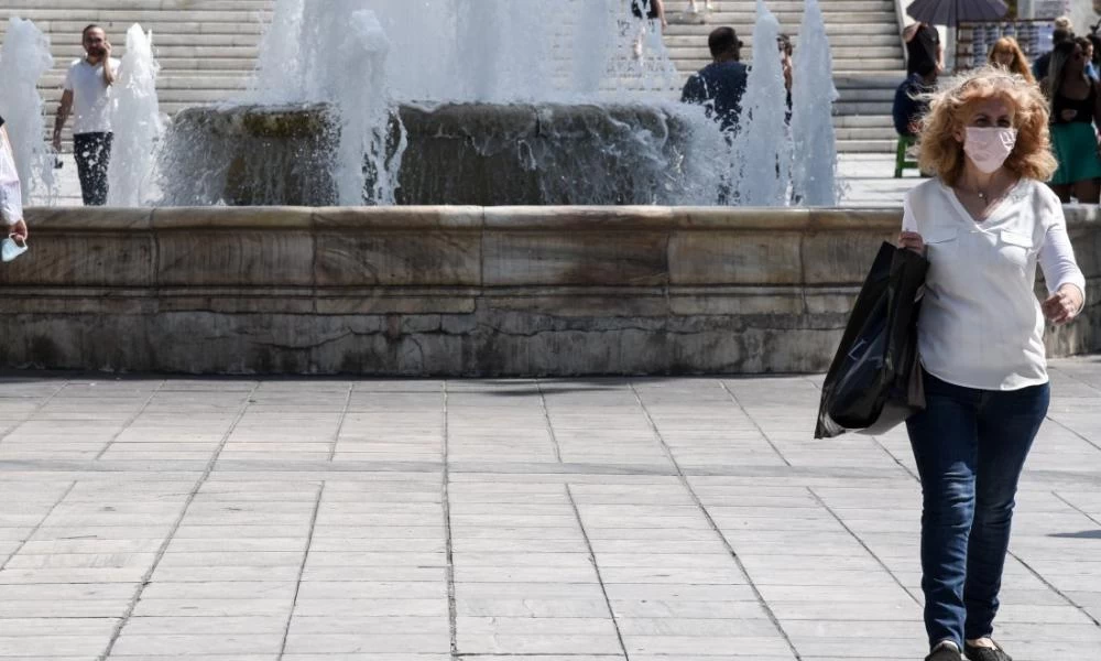Είναι οριστικό: Τέλος η μάσκα σε εξωτερικούς χώρους από αύριο